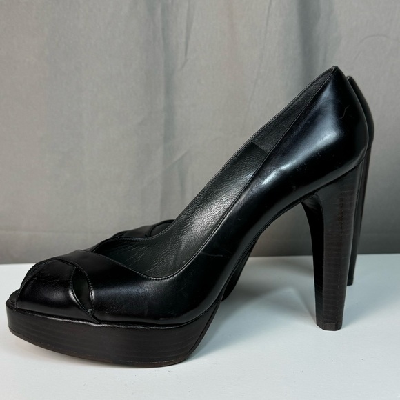 Stuart Weitzman classic peep toe - Picture 2 of 6